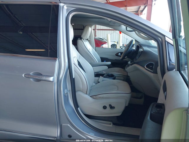 44141354 :رقم المزاد ، 2C4RC1GG1HR504517 vin ، 2017 Chrysler Pacifica Limited مزاد بيع