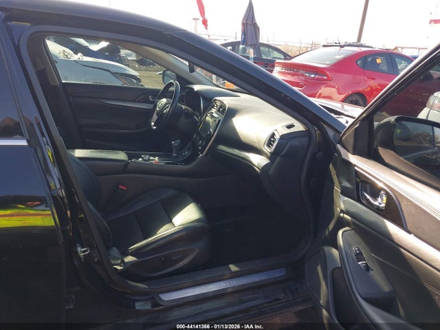 1N4AA6AP5JC377817 Nissan Maxima 3.5 Sv