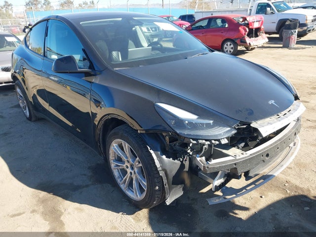 2023 TESLA MODEL Y 7SAYGDEE9PF907077 Photo 0