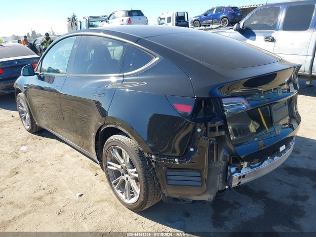 2023 TESLA MODEL Y 7SAYGDEE9PF907077 Photo 2