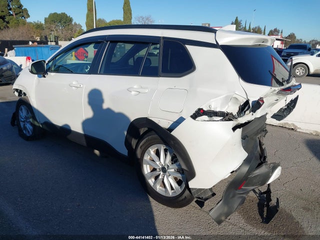 Toyota Corolla Cross Le 2023 7MUCAABG6PV051042 Image 3