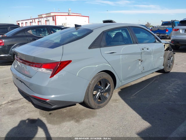 KMHLM4AG5PU384182 Hyundai ELANTRA SEL