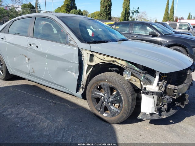 KMHLM4AG5PU384182 Hyundai ELANTRA SEL