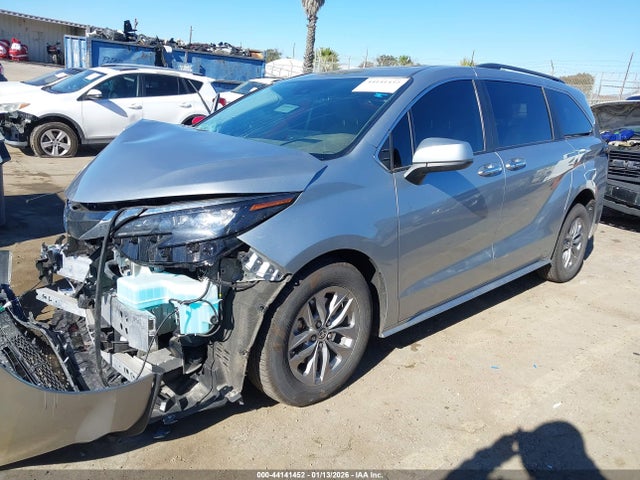 5TDJRKEC9SS255853 Toyota SIENNA XLE