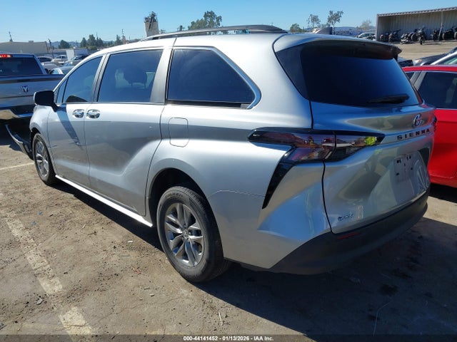 5TDJRKEC9SS255853 Toyota SIENNA XLE
