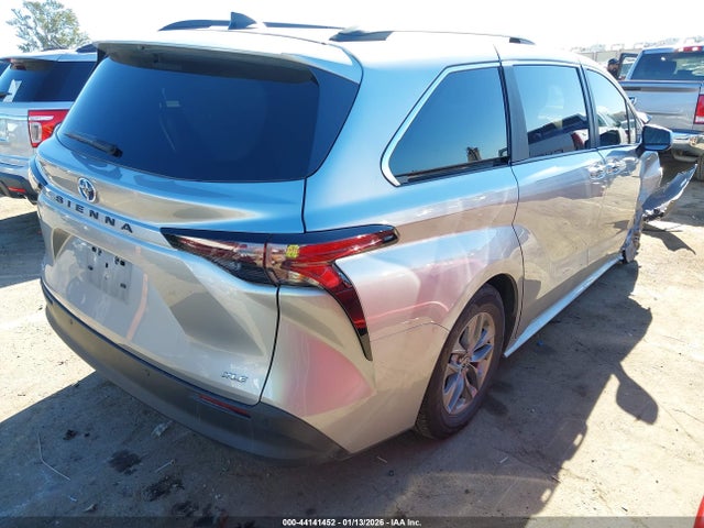 5TDJRKEC9SS255853 Toyota SIENNA XLE