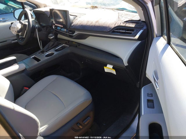 5TDJRKEC9SS255853 Toyota SIENNA XLE