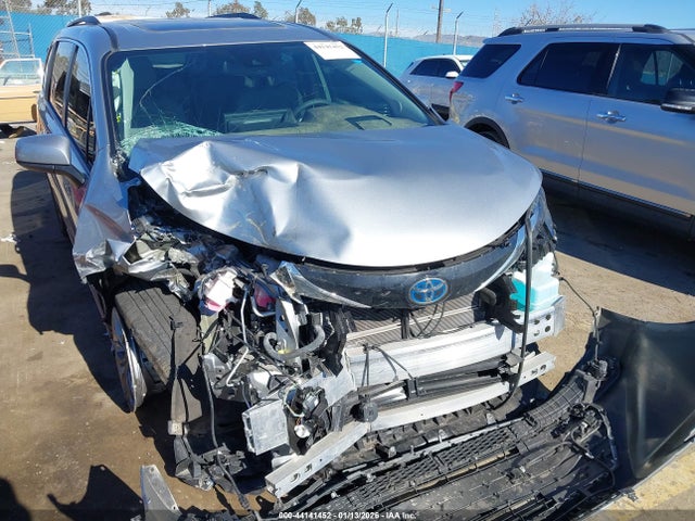 5TDJRKEC9SS255853 Toyota SIENNA XLE