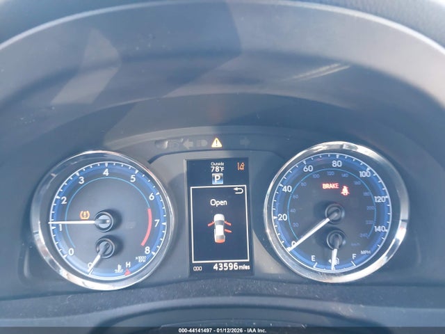 5YFBURHE3KP889807 Toyota COROLLA SE