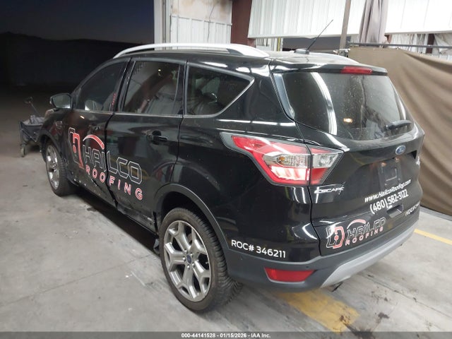 1FMCU9J95HUA01471 Ford Escape Titanium