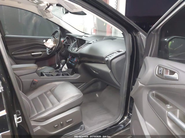 1FMCU9J95HUA01471 Ford Escape Titanium
