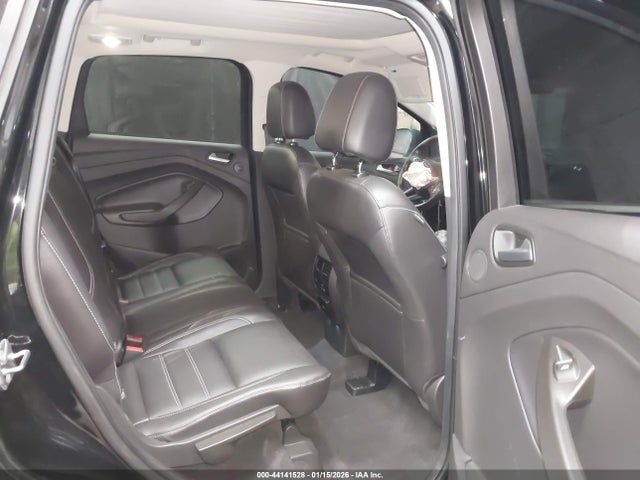 1FMCU9J95HUA01471 Ford Escape Titanium
