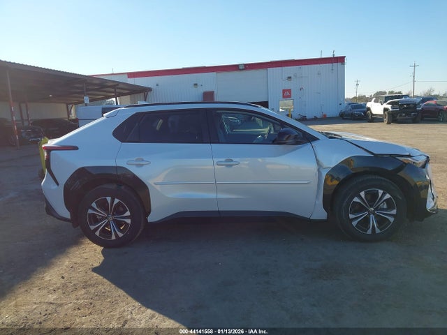 Toyota BZ4X XLE 2024 JTMAAAAAXRA038731 Image 13