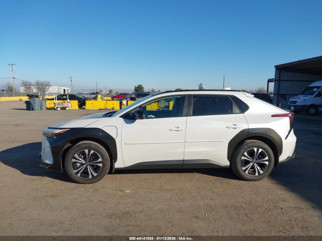 Toyota BZ4X XLE 2024 JTMAAAAAXRA038731 Image 14