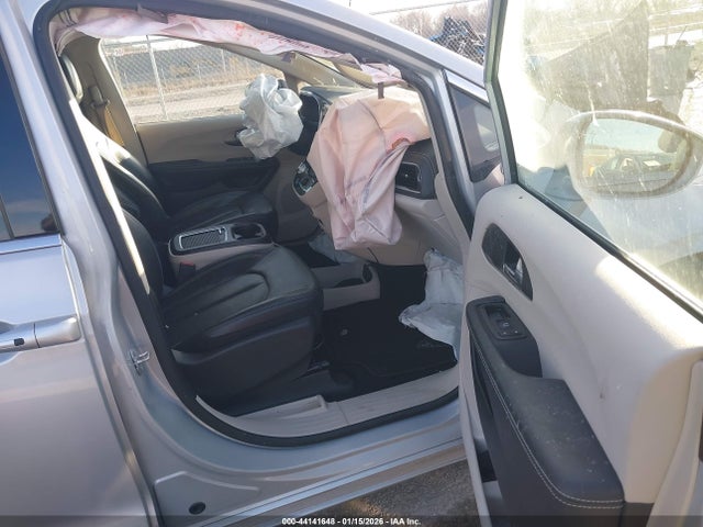 Продажа на аукционе авто 2022 Chrysler Pacifica Touring L, vin: 2C4RC1BG5NR157339, номер лота: 44141648