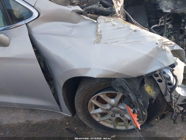 Продажа на аукционе авто 2022 Chrysler Pacifica Touring L, vin: 2C4RC1BG5NR157339, номер лота: 44141648