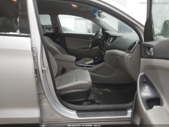 2018 HYUNDAI TUCSON KM8J23A48JU820298 Photo 4