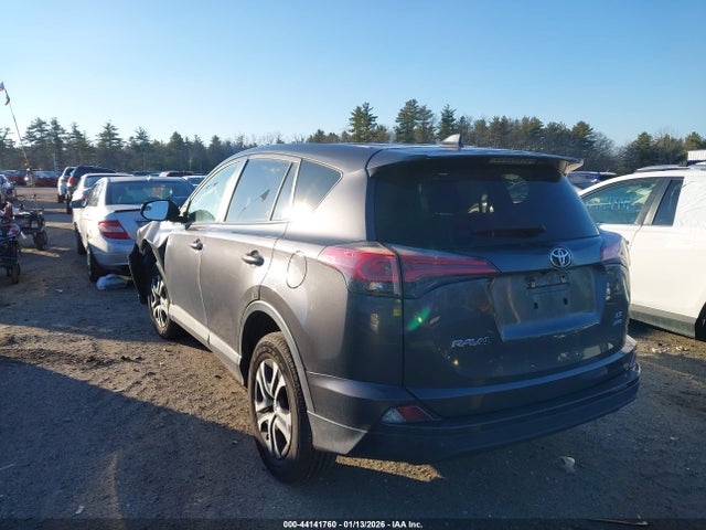 2018 TOYOTA RAV4 JTMBFREV1JJ746226 Photo 2