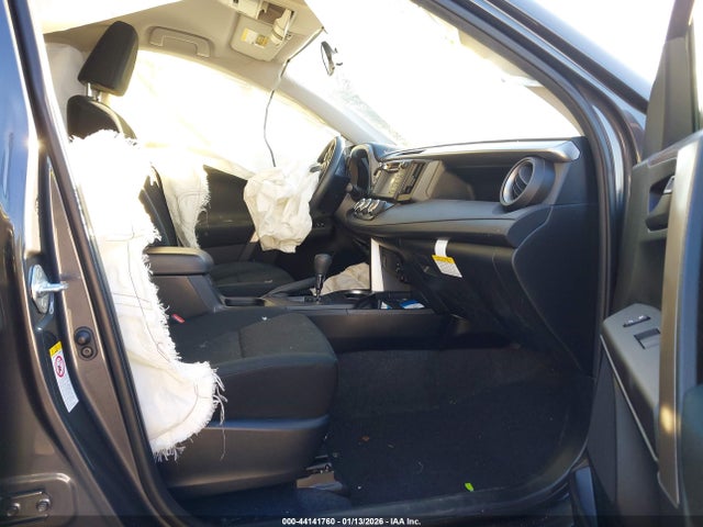 2018 TOYOTA RAV4 JTMBFREV1JJ746226 Photo 4