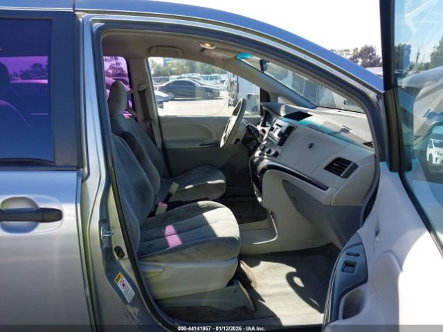 2011 TOYOTA SIENNA 5TDZK3DC6BS149388 Photo 4