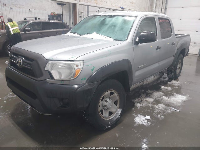 Toyota Tacoma Base V6 2014 3TMLU4ENXEM152840 Image 2