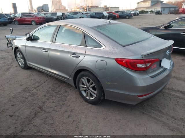 2016 HYUNDAI SONATA 5NPE24AFXGH267461 Photo 2
