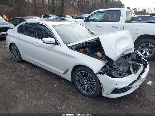 2019 BMW 530E WBAJB1C54KB375325