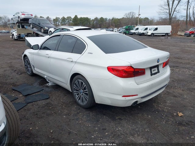 2019 BMW 530E WBAJB1C54KB375325 Photo 2