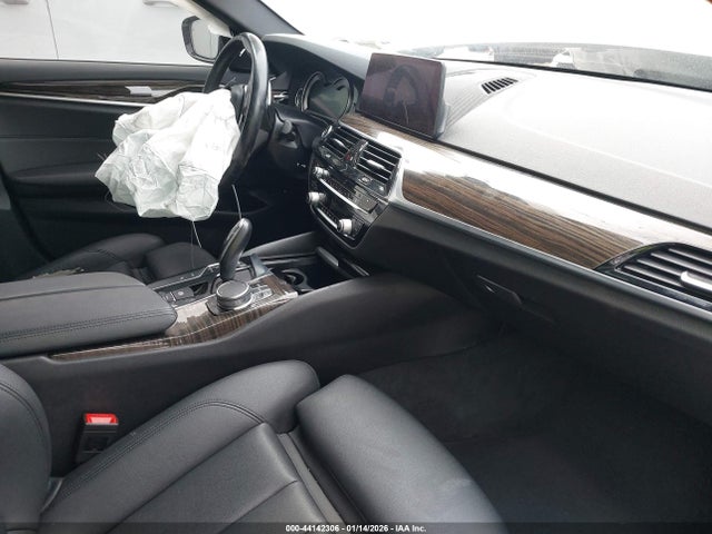 2019 BMW 530E WBAJB1C54KB375325 Photo 4