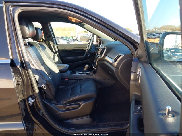 1C4RJFAG3GC438118 Jeep Grand Cherokee Laredo