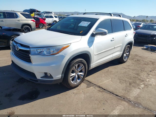 5TDZKRFH0FS052477 Toyota Highlander Le Plus V6