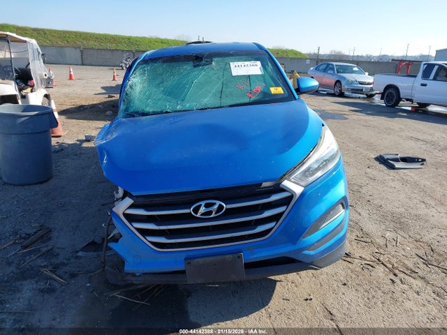 KM8J23A46HU313264 Hyundai TUCSON SE
