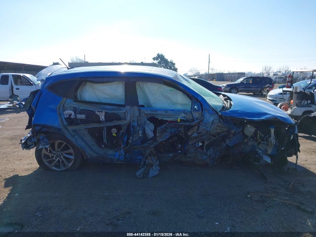 KM8J23A46HU313264 Hyundai TUCSON SE