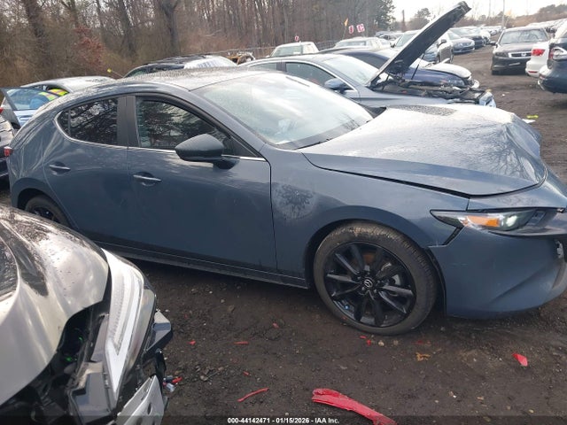 44142471 :رقم المزاد ، JM1BPALL5N1519319 vin ، 2022 Mazda Mazda3 Carbon Edition مزاد بيع