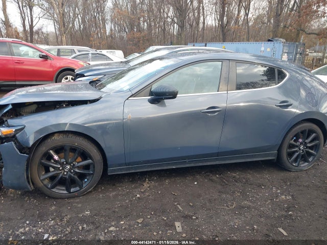 44142471 :رقم المزاد ، JM1BPALL5N1519319 vin ، 2022 Mazda Mazda3 Carbon Edition مزاد بيع