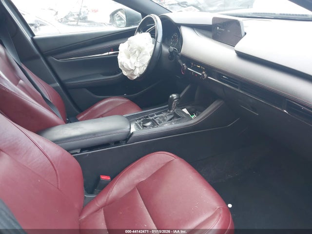 44142471 :رقم المزاد ، JM1BPALL5N1519319 vin ، 2022 Mazda Mazda3 Carbon Edition مزاد بيع