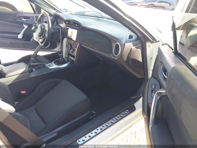 2017 TOYOTA 86 JF1ZNAA19H9701817 Photo 4