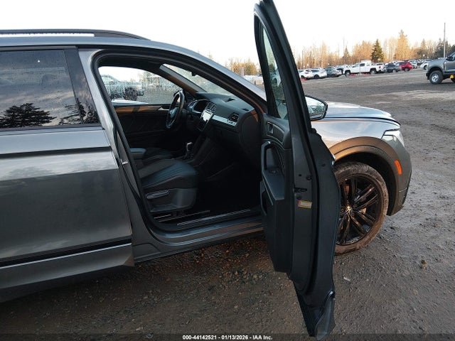 3VV8B7AX3NM007760 Volkswagen Tiguan 2.0t Se R-line Black