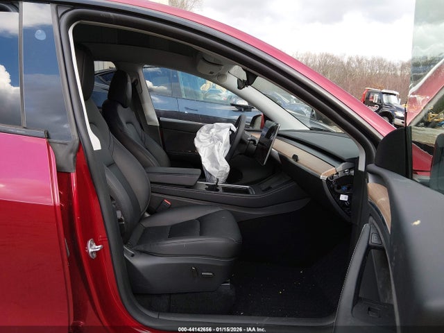 2024 TESLA MODEL Y 7SAYGDEE6RA260038 Photo 4