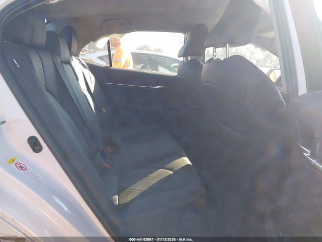4T1B11HK1JU019888 Toyota CAMRY XLE