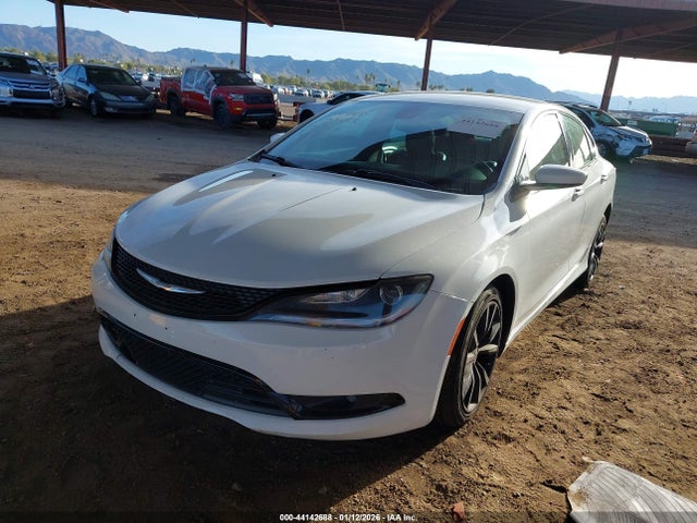 Chrysler 200 S 2015 1C3CCCBB5FN746688 Image 2
