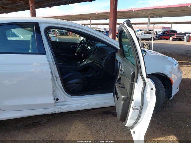 Chrysler 200 S 2015 1C3CCCBB5FN746688 Image 5