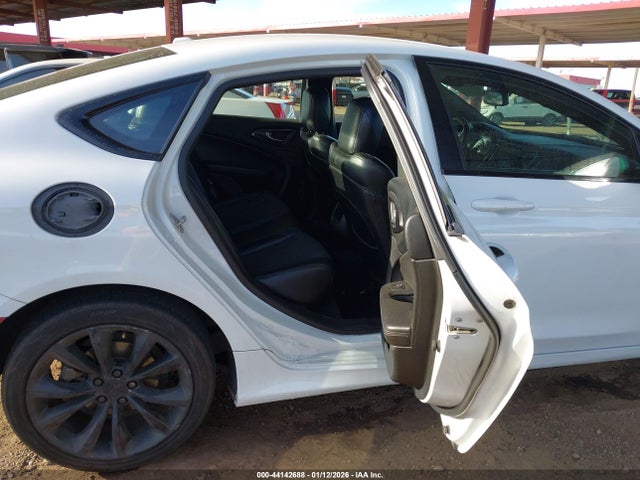 Chrysler 200 S 2015 1C3CCCBB5FN746688 Image 8