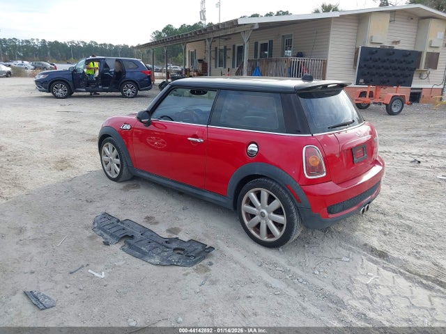 2007 MINI COOPER S WMWMF73517TL87941 Photo 2