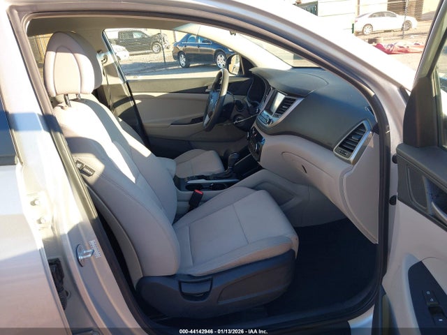 2018 HYUNDAI TUCSON KM8J33A49JU719526 Photo 4