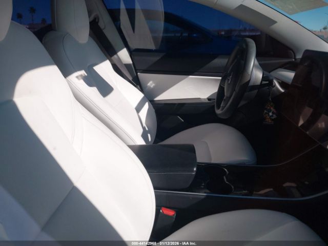 2019 TESLA MODEL 3 5YJ3E1EB4KF390541 Photo 4