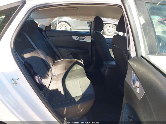 3KPF24AD3PE587633 KIA Forte Lxs