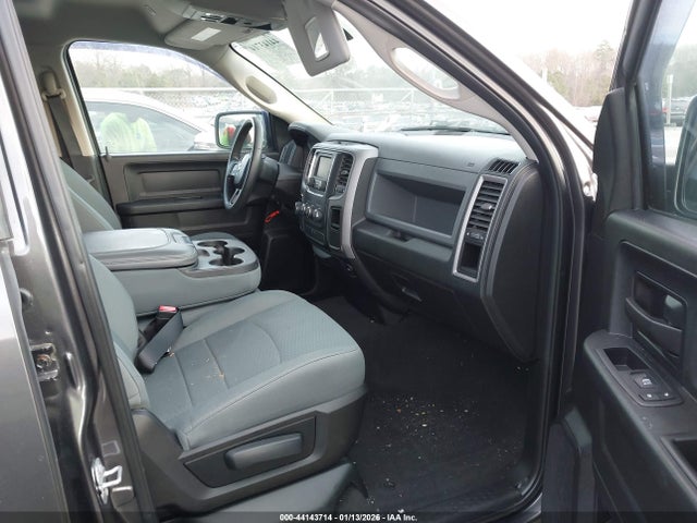 44143714 :رقم المزاد ، 1C6RR6FG7HS591696 vin ، 2017 Ram 1500 Tradesman Quad Cab 4x2 6'4 Box مزاد بيع