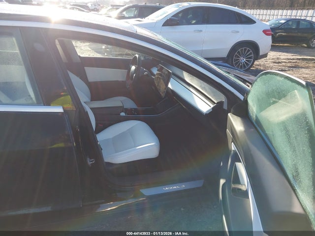 2018 TESLA MODEL 3 5YJ3E1EBXJF170559 Photo 4