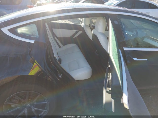 2018 TESLA MODEL 3 5YJ3E1EBXJF170559 Photo 7
